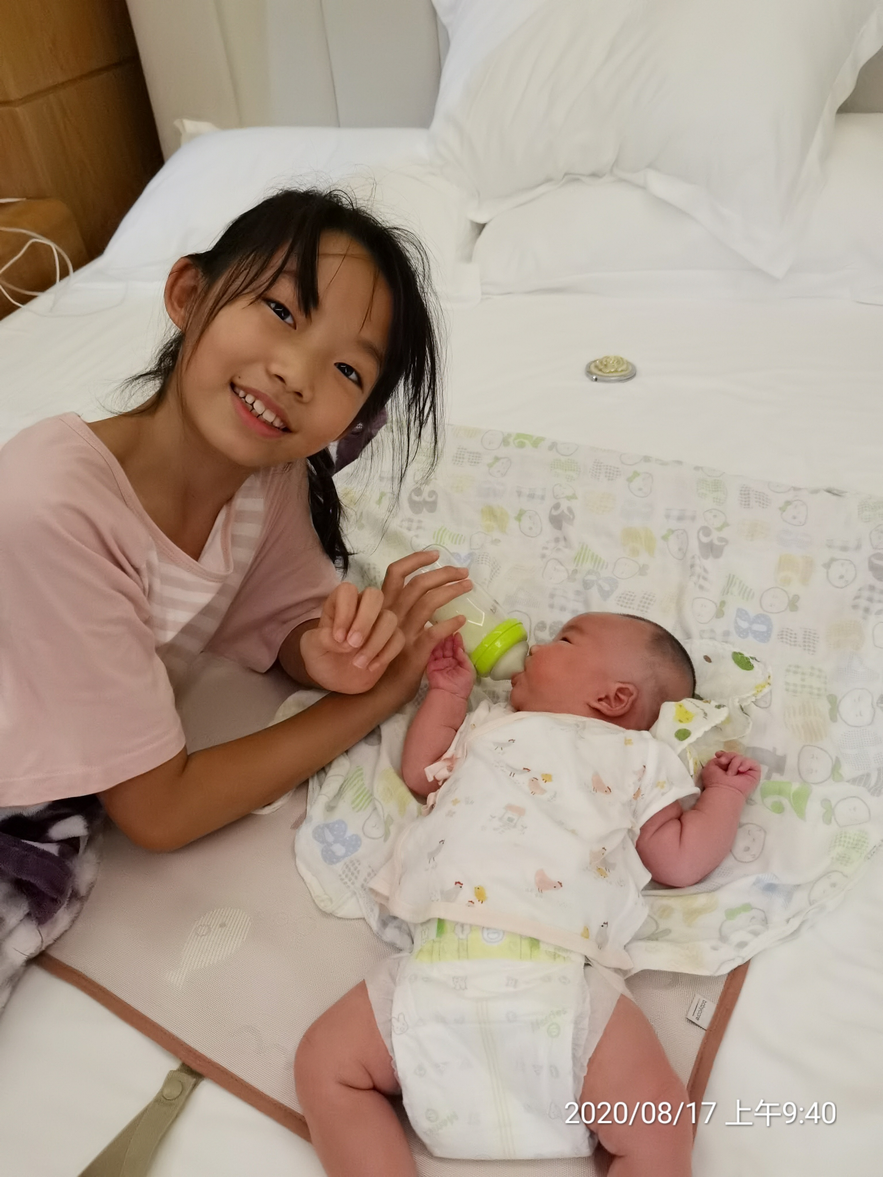 姐姐给我喂奶